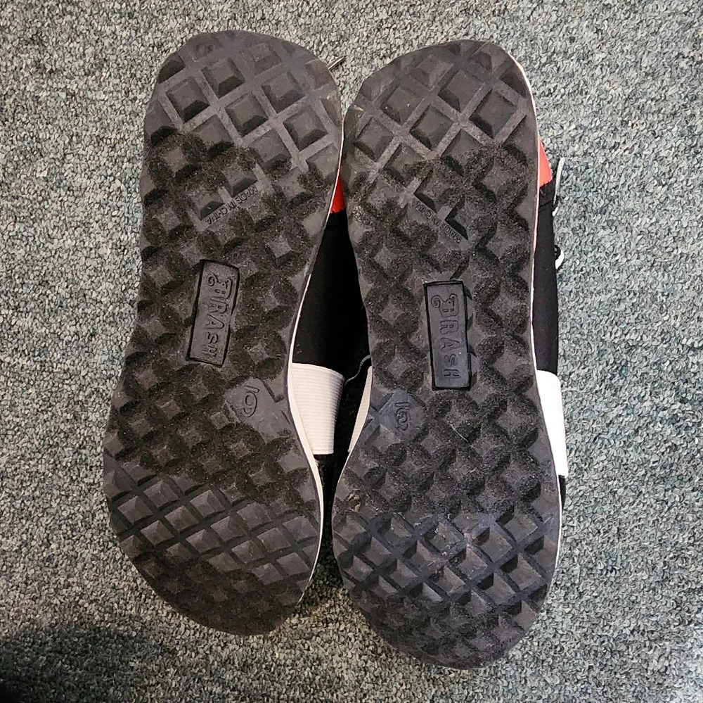 TRASH Sporty Sneakers Black Size 6